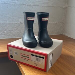 Hunter kids original first Classic Black rain Boots - size 5